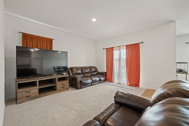 8 Glen Crossings Road, Edgecliff Village, TX 76134