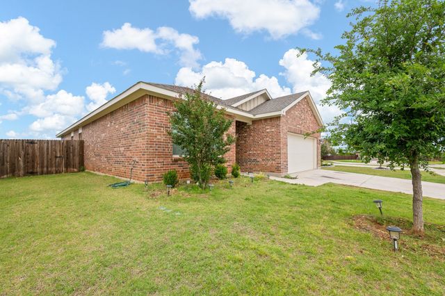 8 Glen Crossings Road, Edgecliff Village, TX 76134
