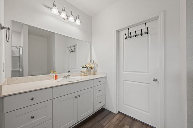 8 Glen Crossings Road, Edgecliff Village, TX 76134