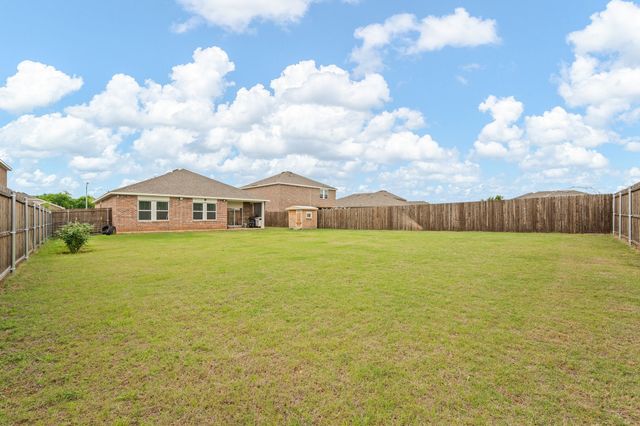 8 Glen Crossings Road, Edgecliff Village, TX 76134