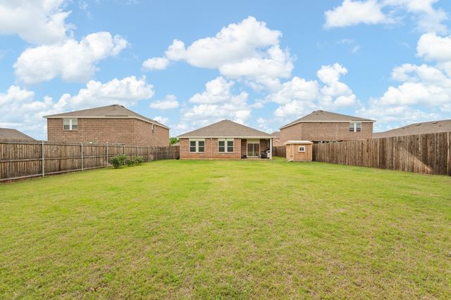8 Glen Crossings Road, Edgecliff Village, TX 76134