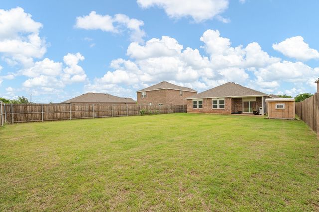 8 Glen Crossings Road, Edgecliff Village, TX 76134