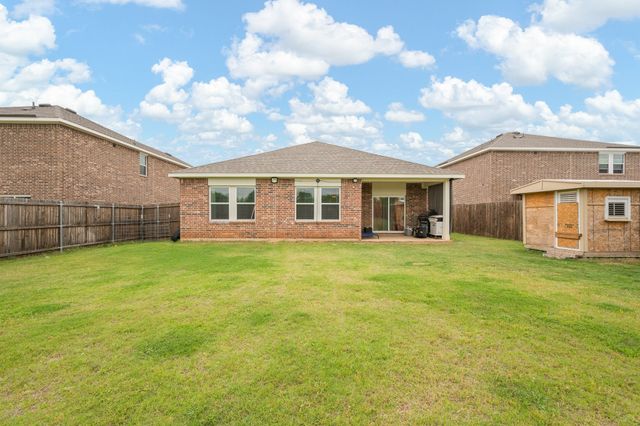 8 Glen Crossings Road, Edgecliff Village, TX 76134