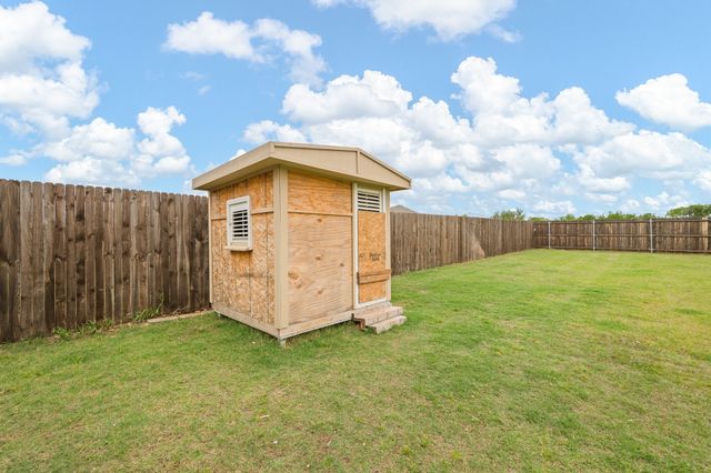 8 Glen Crossings Road, Edgecliff Village, TX 76134