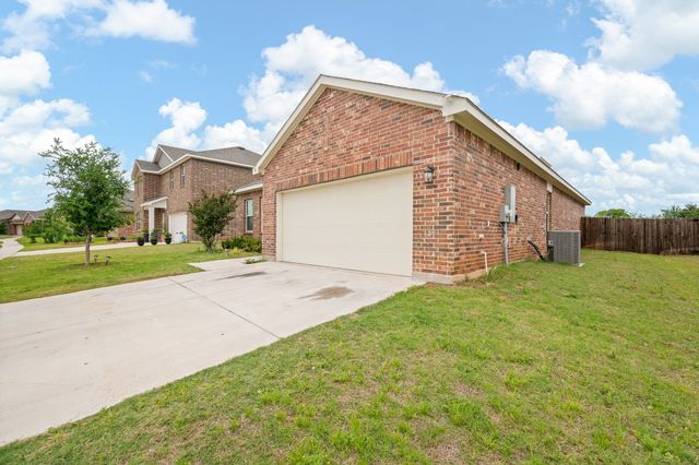 8 Glen Crossings Road, Edgecliff Village, TX 76134