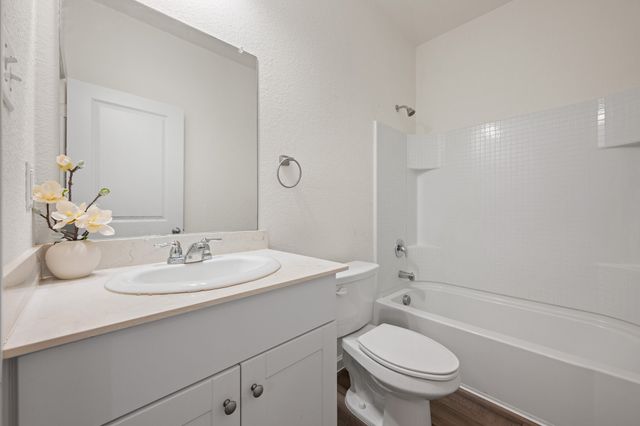 8 Glen Crossings Road, Edgecliff Village, TX 76134