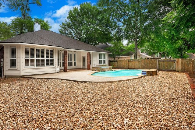 203 S Brooksedge Circle, The Woodlands, TX 77382