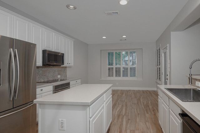 203 S Brooksedge Circle, The Woodlands, TX 77382