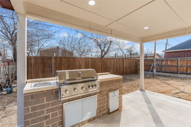 114 Willow Lane, Roanoke, TX 76262