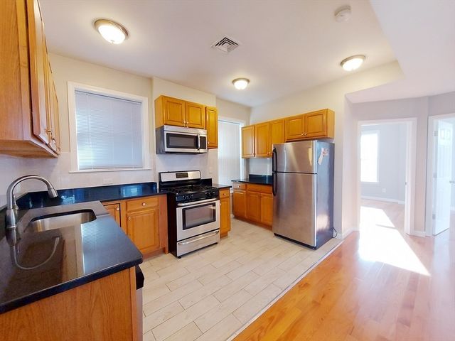 1904 Massachusetts Ave U3, Cambridge, MA 02140