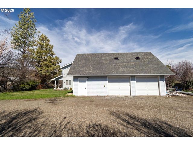 603 3RD St, La Grande, OR 97850