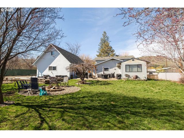 603 3RD St, La Grande, OR 97850