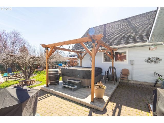 603 3RD St, La Grande, OR 97850