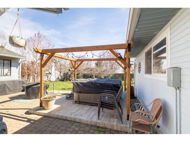 603 3RD St, La Grande, OR 97850