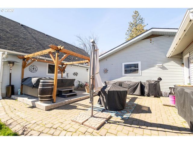 603 3RD St, La Grande, OR 97850