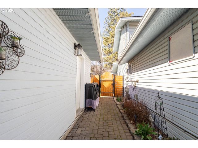 603 3RD St, La Grande, OR 97850