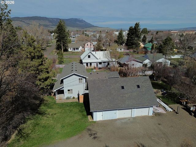 603 3RD St, La Grande, OR 97850