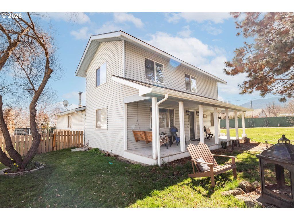 603 3RD St, La Grande, OR 97850