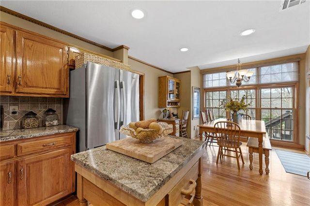 10913 Oak Drive, Kansas City, KS 66109