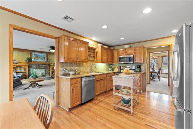 10913 Oak Drive, Kansas City, KS 66109