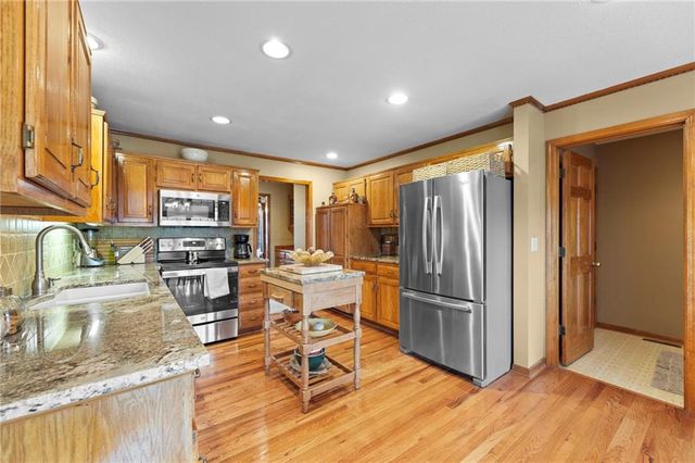 10913 Oak Drive, Kansas City, KS 66109