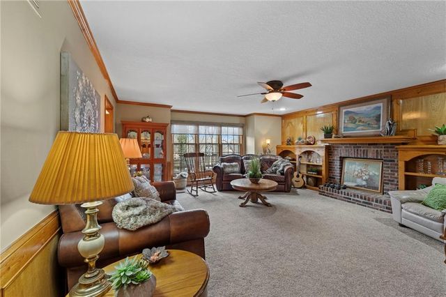 10913 Oak Drive, Kansas City, KS 66109