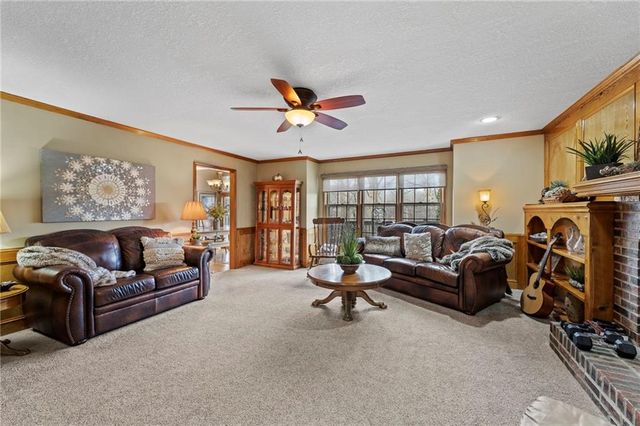 10913 Oak Drive, Kansas City, KS 66109