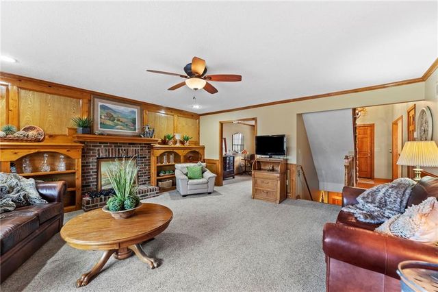 10913 Oak Drive, Kansas City, KS 66109