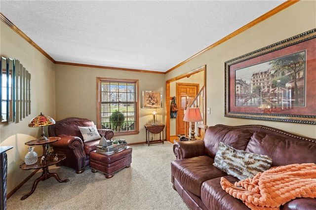 10913 Oak Drive, Kansas City, KS 66109
