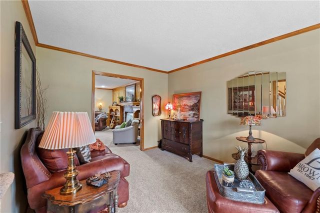 10913 Oak Drive, Kansas City, KS 66109