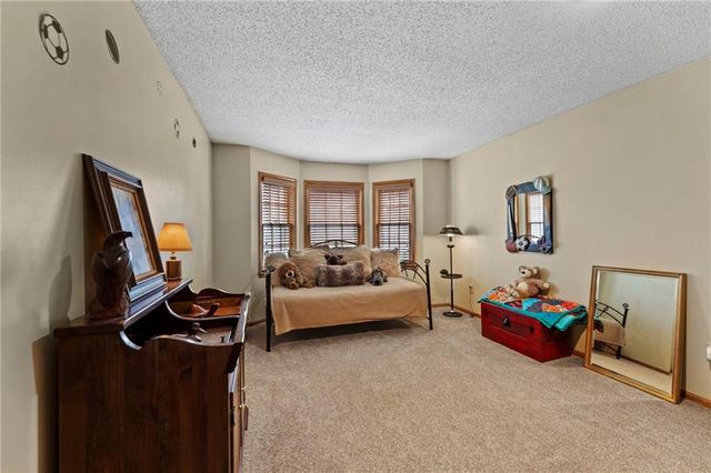10913 Oak Drive, Kansas City, KS 66109