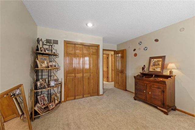 10913 Oak Drive, Kansas City, KS 66109