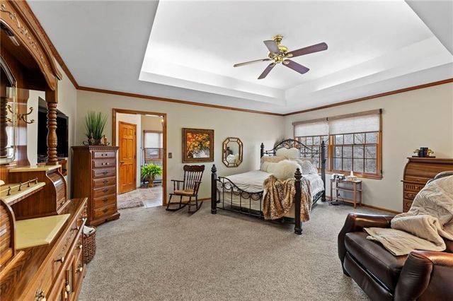 10913 Oak Drive, Kansas City, KS 66109