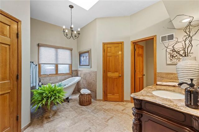 10913 Oak Drive, Kansas City, KS 66109