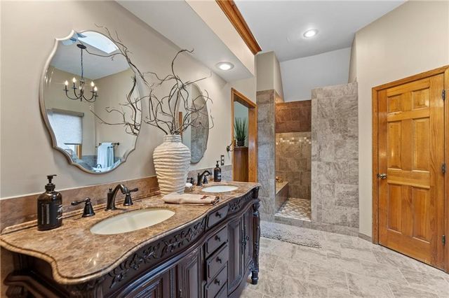 10913 Oak Drive, Kansas City, KS 66109