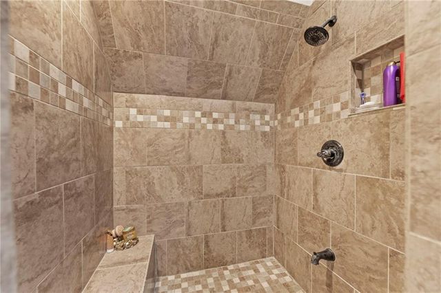 10913 Oak Drive, Kansas City, KS 66109