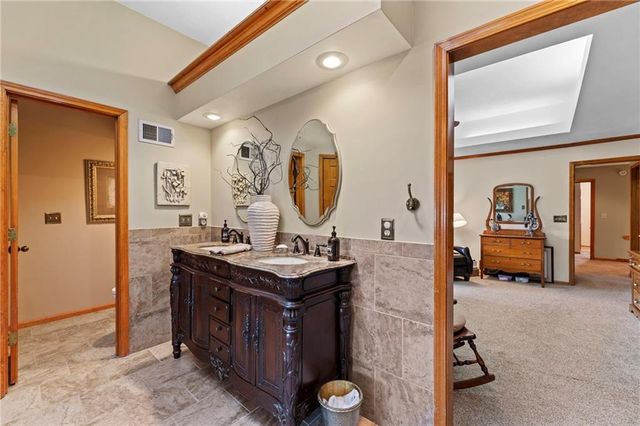 10913 Oak Drive, Kansas City, KS 66109