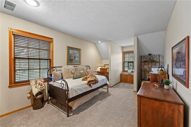 10913 Oak Drive, Kansas City, KS 66109