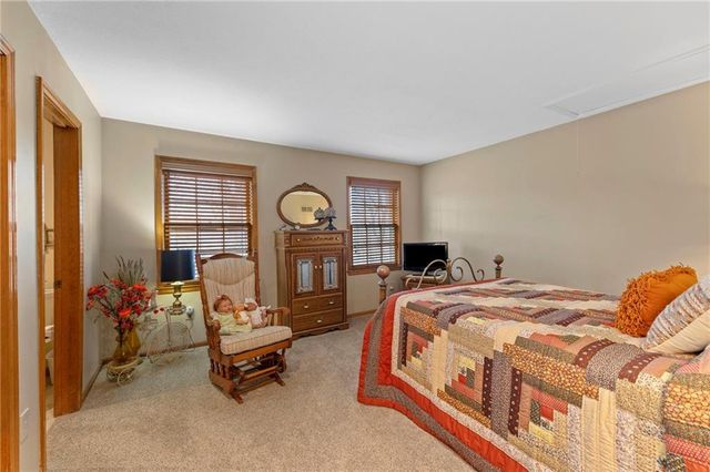 10913 Oak Drive, Kansas City, KS 66109