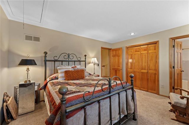10913 Oak Drive, Kansas City, KS 66109