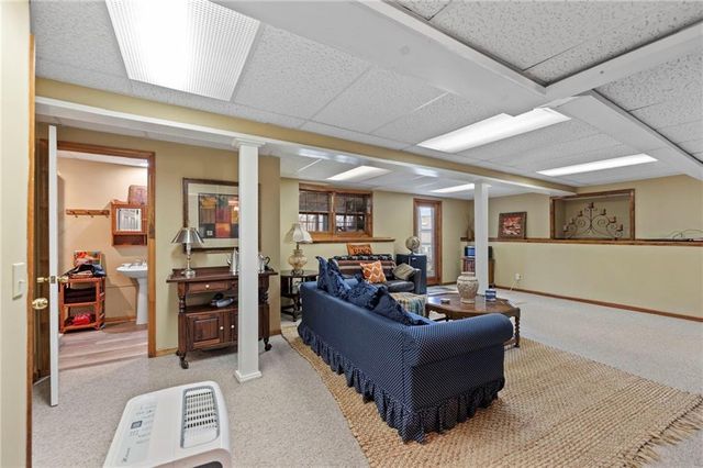 10913 Oak Drive, Kansas City, KS 66109