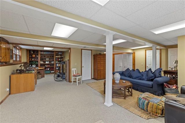 10913 Oak Drive, Kansas City, KS 66109