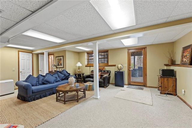 10913 Oak Drive, Kansas City, KS 66109