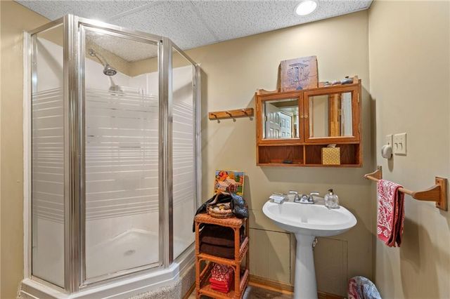 10913 Oak Drive, Kansas City, KS 66109