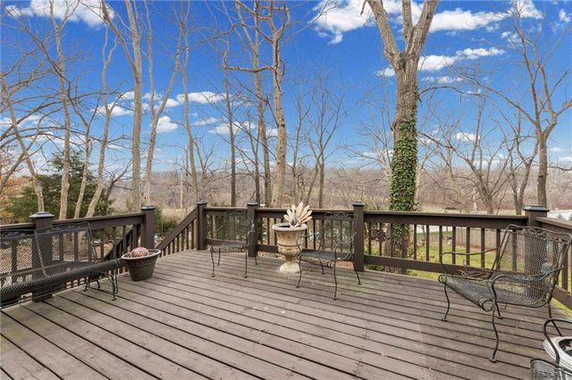 10913 Oak Drive, Kansas City, KS 66109
