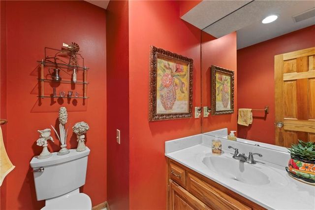 10913 Oak Drive, Kansas City, KS 66109