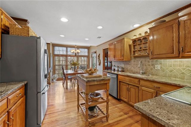 10913 Oak Drive, Kansas City, KS 66109