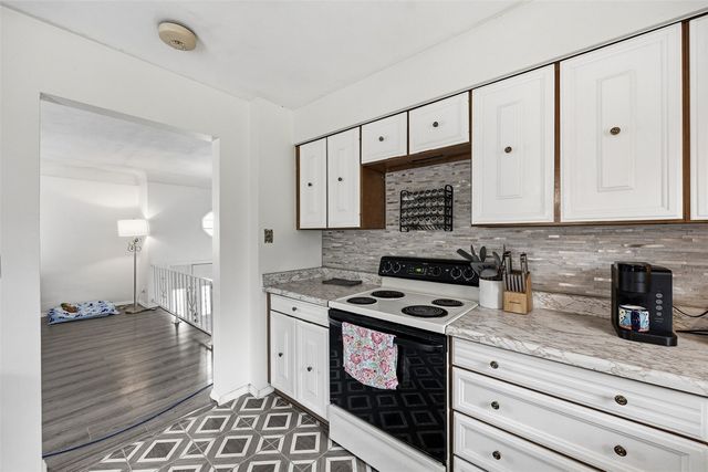 2067 Knollshire Road NE, Cedar Rapids, IA 52402