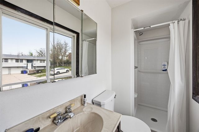 2067 Knollshire Road NE, Cedar Rapids, IA 52402