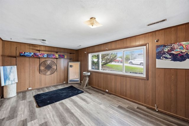 2067 Knollshire Road NE, Cedar Rapids, IA 52402